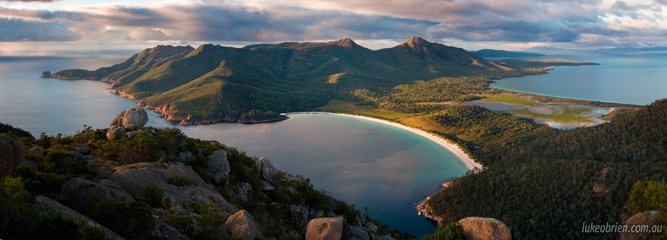 wineglass-bay-freycinet-peninsula-mt-amos3.jpg